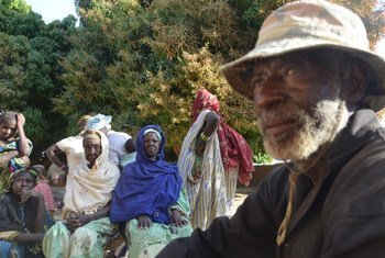 A Diabaly, au Mali, les habitants racontent que deux familles touareg contraintes à fuir leur village se cacheraient dans la ville.