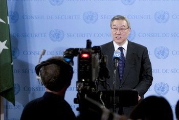 Security Council President, Foreign Minister Kim Sung-hwan of the Republic of Korea, reads statement to the press.