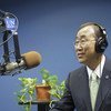 Le Secrétaire général de l'ONU, Ban Ki-moon, dans un des studios de la radio des Nations Unies.