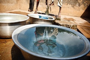 Collecting water at a pump in the Zanzan Region of Côte d’Ivoire.