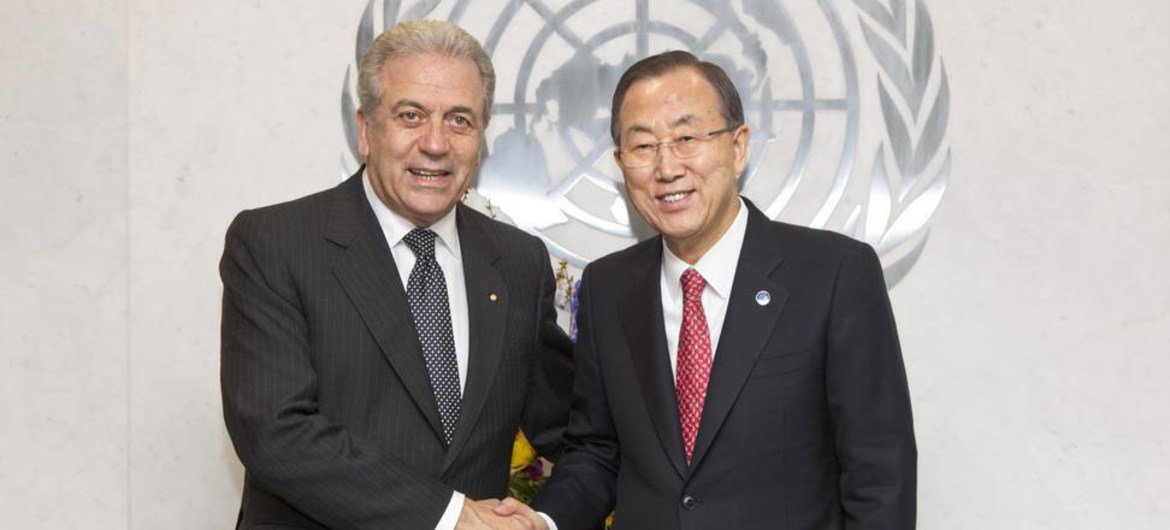 Secretary-General Ban Ki-moon (right) meets with Foreign Minister Dimitris Avramopoulos of Greece.