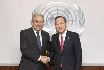 Secretary-General Ban Ki-moon (right) meets with Foreign Minister Dimitris Avramopoulos of Greece.