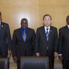 De gauche à droite: le Président du Rwanda, Paul Kagame, le Président de la RDC, Joseph Kabila, le Secrétaire général Ban Ki-moon, et le Président Yoweri Museveni, de l'Ouganda, à  Addis-Abeba, en Ethiopie, le 28 janvier 2013.