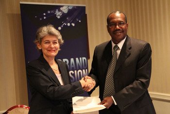 ITU Secretary-General Hamadoun Toure (right) co-chairs the Broadband Commission with UNESCO Director-General Irina Bokova.