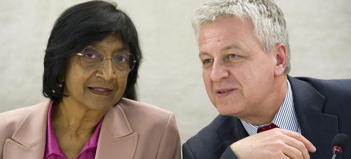 La Haut Commissaire des Nations Unies aux droits de l'homme, Navi Pillay, avec le Président du Conseil des droits de l'homme, Remigiusz A. Henczel. Photo ONU/Violaine Martin