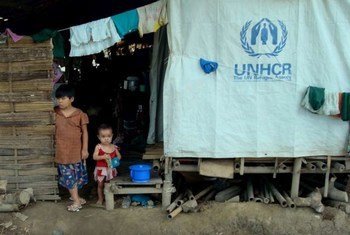 缅甸克钦邦流离失所的儿童在一处由联合国难民署支持的难民营内。克钦邦位于缅甸北部，当地独立组织及其武装力量与缅甸政府军之间冲突不断，导致平民伤亡，大量百姓流离失所。
