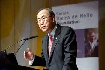 Le Secrétaire général Ban Ki-moon prononce son discours annuel dédié à la mémoire de Sergio Vieira de Mello. Photo ONU/E. Schneider