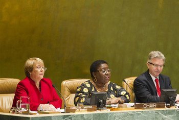 UN Women Executive Director Michelle Bachelet (left) and Commission chair, Ambassador Marjon V. Kamara of Liberia, address meeting.