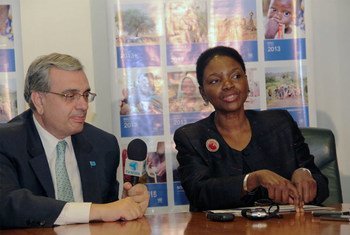 UN Humanitarian Chief Valerie Amos and Resident Coordinator Jorge Chediek brief journalists in Brasilia.
