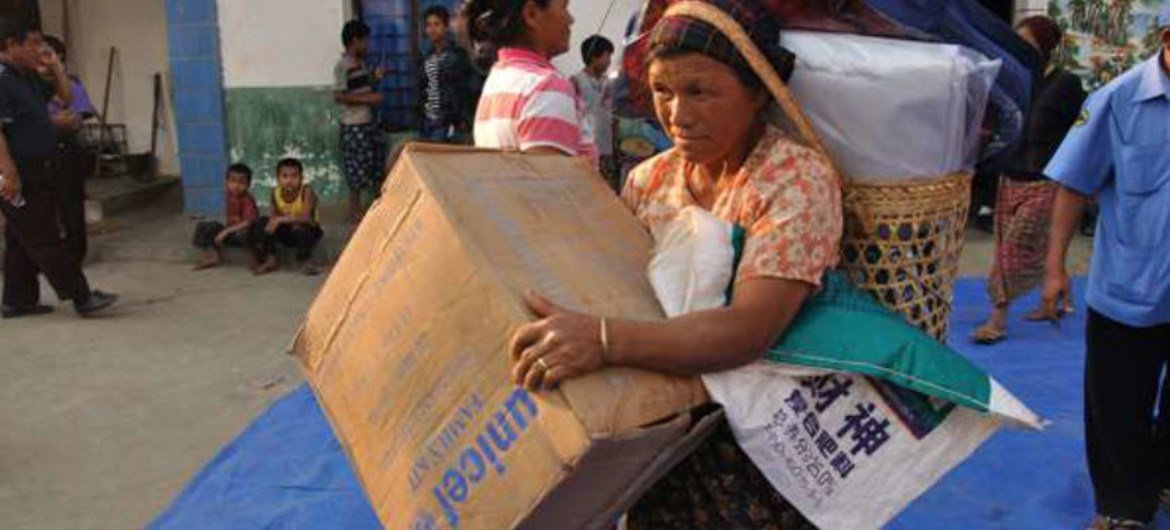 Internally displaced people in Kachin state, Myanmar, receive aid.