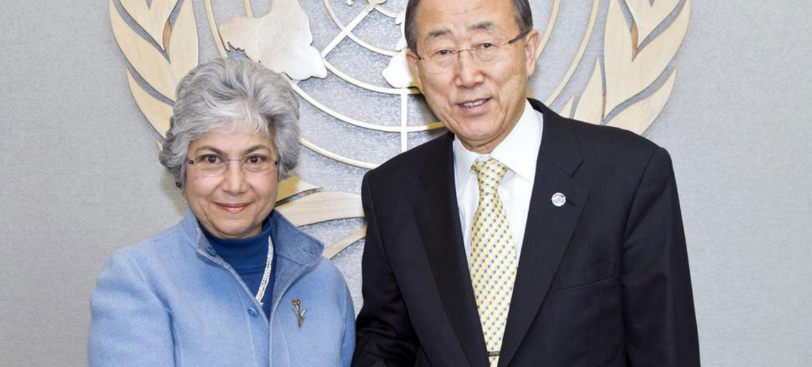 Flavia Pansieri (à gauche) avec le Secrétaire général Ban Ki-moon. Photo ONU/Rick Bajornas