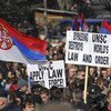 متظاهرون صربيون يحتجون على قرار برلمان كوسوفو في فبراير 2008 بإعلان الاستقلال عن صربيا.