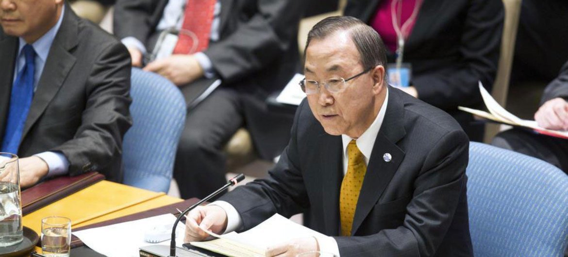 Secretary-General Ban Ki-moon (right) briefs the Security Council on Afghanistan.