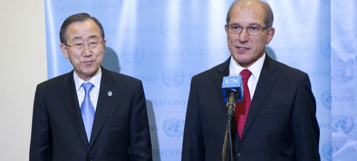 Secretary-General Ban Ki-moon (left) and Director-General of the Organization for the Prohibition of Chemical Weapons (OPCW) Ahmet Üzümcü.