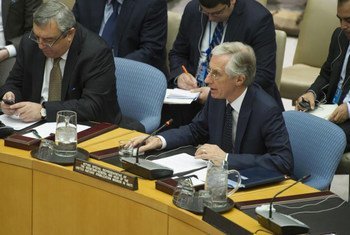 Acting Special Representative of the Secretary-General and head of the UN Stabilization Mission in Haiti (MINUSTAH), Nigel Fisher (right), briefs the Security Council.