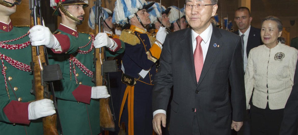 Secretary-General Ban Ki-moon inspects Military Honour Guard of San Marino after receiving the Honour of the Knight of Grand Cross of the Equestrian Order of Saint Agatha.