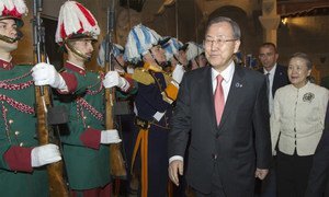 Secretary-General Ban Ki-moon inspects Military Honour Guard of San Marino after receiving the Honour of the Knight of Grand Cross of the Equestrian Order of Saint Agatha.
