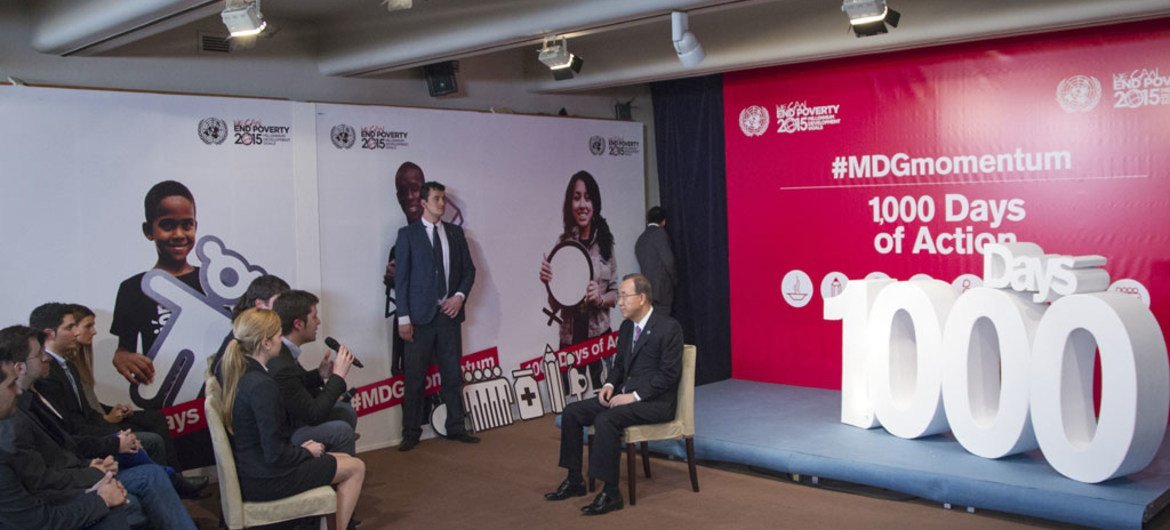 Secretary-General Ban Ki-moon (right, seated) marks 1,000 days to the end of 2015 – the target date for achieving the Millennium Development Goals (MDGs).