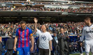 Secretary-General Ban Ki-moon waves at the crowd before kicking off the Real Madrid/Levante match in Madrid, Spain.