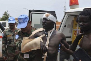Un civil blessé arrive à Juba après une embuscade tendue à un convoi de la MINUSS par des individus non identifiés, près de Gumurk, dans l'état de Jonglei, le 9 avril.
