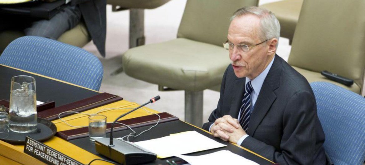 Le Sous-Secrétaire général aux opérations de maintien de la paix, Edmond Mulet, au Conseil de sécurité. Photo ONU/Rick Bajornas