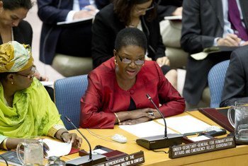 La Secrétaire générale adjointe aux affaires humanitaires, Valerie Amos, s'adresse au Conseil de sécurité.