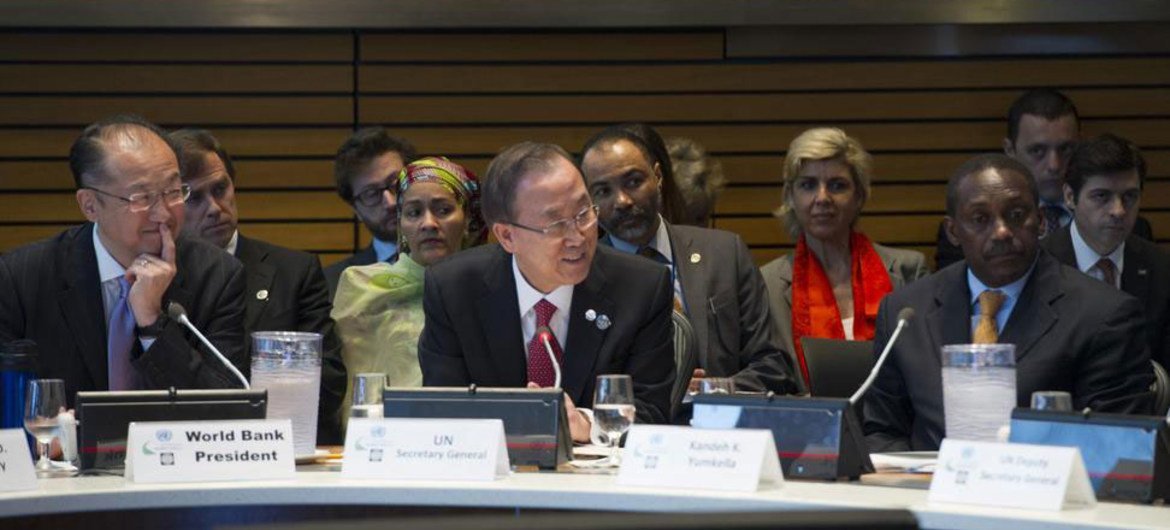 Secretary-General Ban Ki-moon co-chairs Sustainable Energy for All Advisory Board meeting with World Bank President Jim Yong Kim (left).