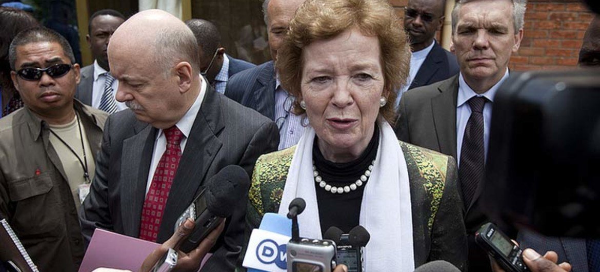 L'Envoyée spéciale du Secrétaire général pour la région des Grands Lacs, Mary Robinson, à Goma, en RDC, le 30 avril 2013.