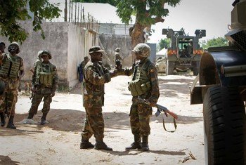 Des soldats du contingent ougandais de la Mission de l'Union africaine en Somalie (AMISOM).
