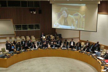 L’Envoyée spéciale du Secrétaire général pour la région des Grands Lacs, Mary Robinson, s'exprime par visioconférence devant les membres du Conseil de sécurité, le 6 mai 2013.