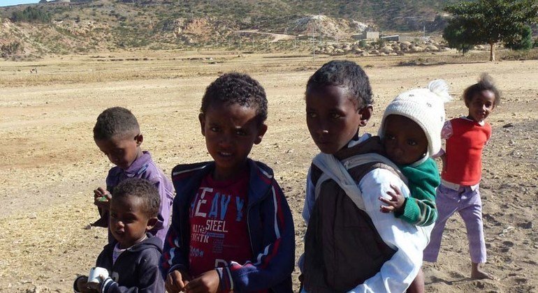 Enfants dans la ville de Embetyo, Erythrée 