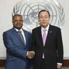 Le Secrétaire général, Ban Ki-moon (à droite) avec le Premier ministre centrafricain, Nicolas Tiangaye. Photo ONU/Rick Bajornas