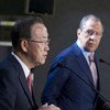 Le Secrétaire général, Ban Ki-moon, en conférence de presse avec le Ministre des affaires étrangères, Sergey Lavrov. Photo ONU/Eskinder Debebe