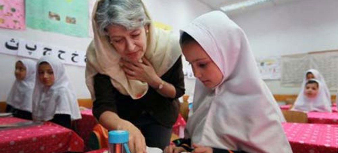 UNESCO Director-General, Irina Bokova (left), toured the Ayesha-e-Durrani school in Kabul as part of her three day visit to Afghanistan.