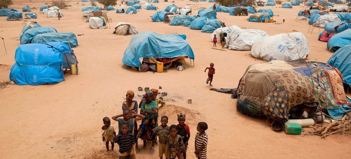 Refugiados malienses en Mangaize. Foto: ACNUR/H. Caux