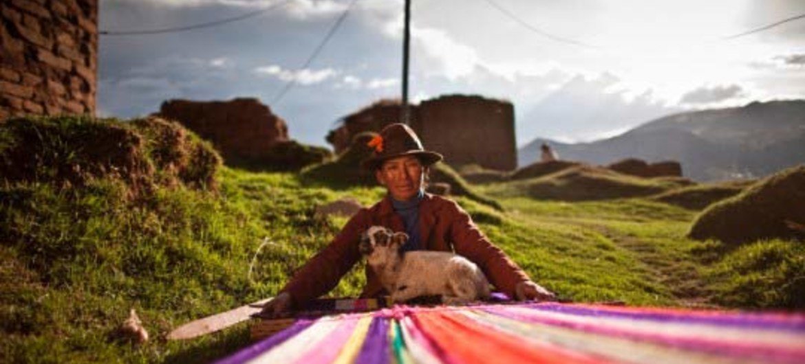 秘鲁安第斯山区的一名土著妇女。