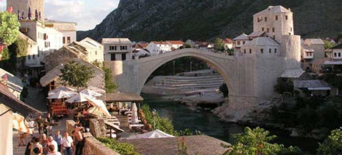 Le vieux pont de la ville de Mostar en Bosnie-Herzégovine