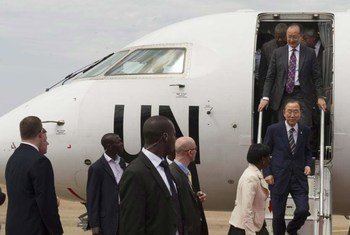 Secretary-General Ban Ki-moon and World Bank President Jim Yong Kim arrive in Entebbe International Airport, Uganda.