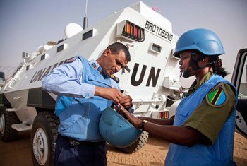 Des policiers de la MINUAD au Nord-Darfour. Photo Albert González Farran/MINUAD