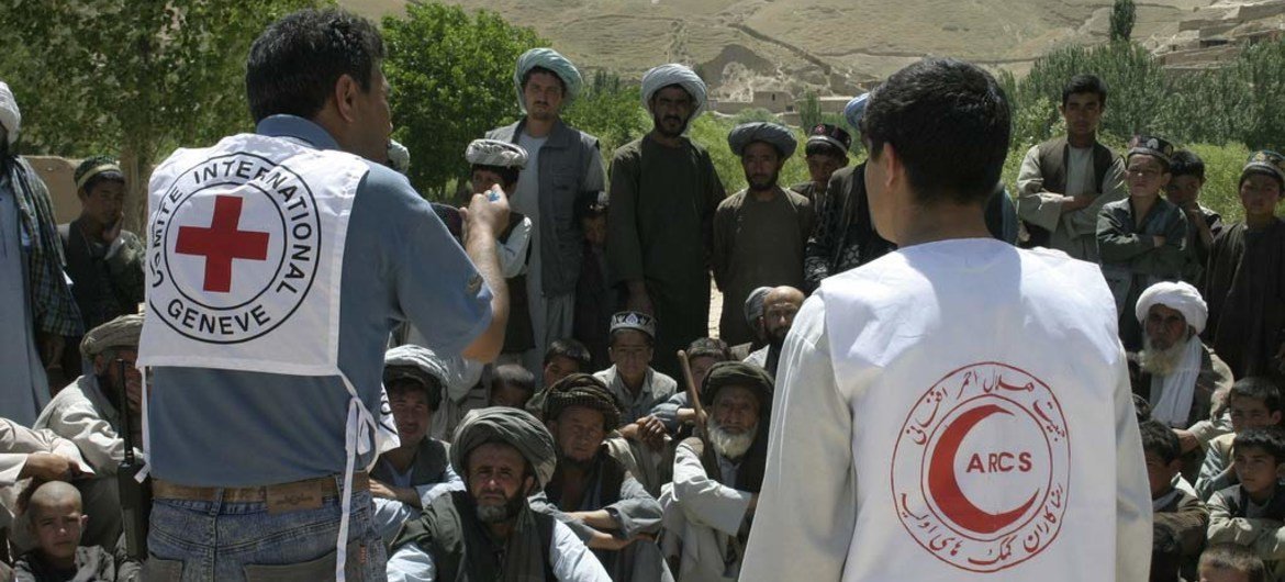 红十字国际委员会人员在阿富汗。