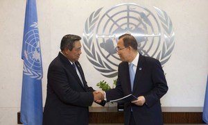 Secretary-General Ban Ki-moon (right) receives report of the High-level Panel of Eminent Persons on the Post-2015 Development Agenda from co-Chair President Susilo Bambang Yudhoyono of Indonesia.