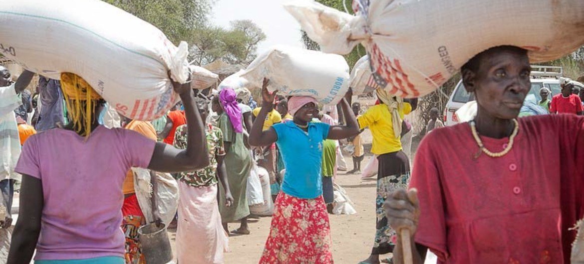 Food distribution at refugee site in Upper Nile State, South Sudan.