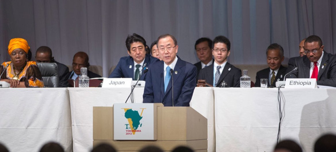 Le Secrétaire général de l'ONU, Ban Ki-moon, à la cinquième Conférence internationale de Tokyo sur le développement africain. Photo ONU/Rick Bajornas