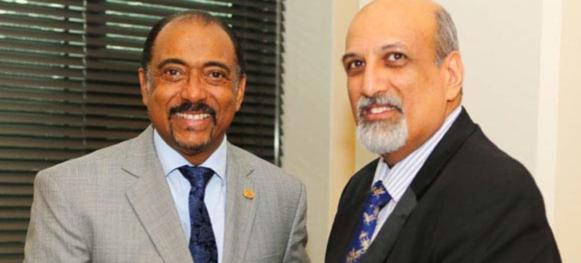 Le Directeur exécutif de l'ONUSIDA, Michel Sidibé (à gauche), et Salim S. Abdool Karim, nouveau Président du Panel scientifique de l'agence.
