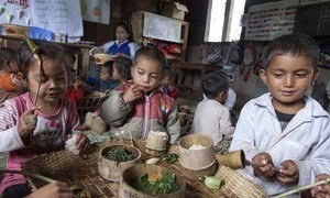 Laos: nutritious meals are bringing more children to school.