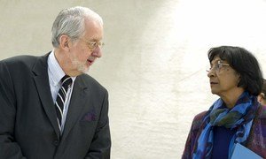 Paulo Pinheiro (left), Chairperson of the Commission of Inquiry on Syria, with High Commissioner for Human Rights Navi Pillay at the Human Rights Council in Geneva.