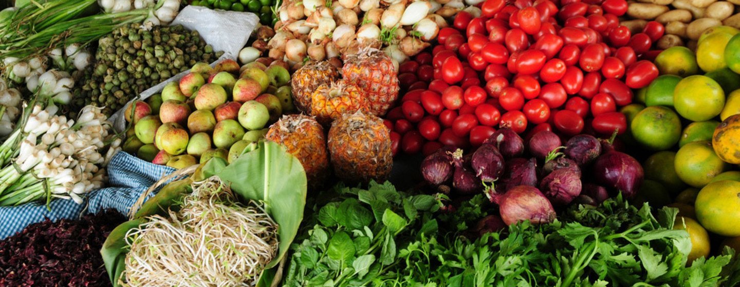 Эксперты рекомендуют потреблять в пищу больше овощей и фруктов, чтобы предотвратить ожирение. 
