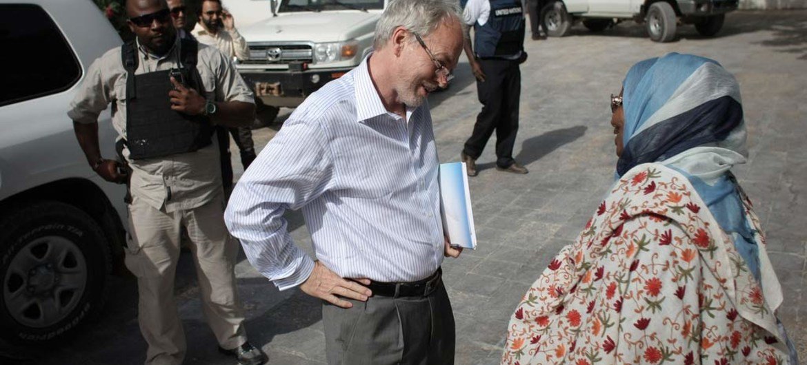 Le nouveau Représentant spécial pour la Somalie, Nicholas Kay, dans les rues de Mogadiscio.