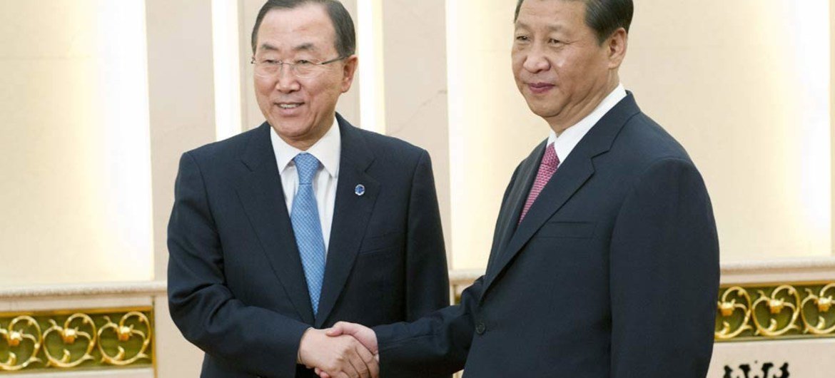 Secretary-General Ban Ki-moon (left) meets with President Xi Jinping of China.