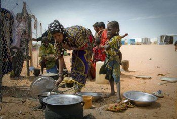 Malian refugees in Mauritania. UNHCR is trying to ensure that eligible refugees can vote in their country's upcoming election.